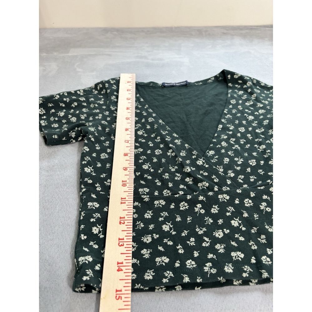 Brandy‎ Melville Womens Y2K Amara Floral Crop Top Sz S V Neck Ditsy Cottage Wrap - Picture 7 of 14